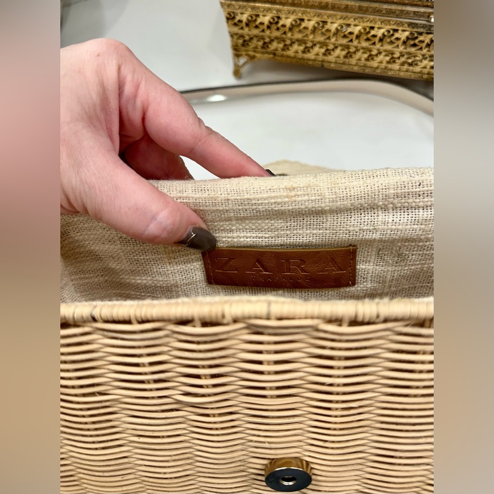 Zara Trafaluc - Woven Basket Purse, Lined in Neutral Linen - Leather Strap - EUC - Picture 4 of 12